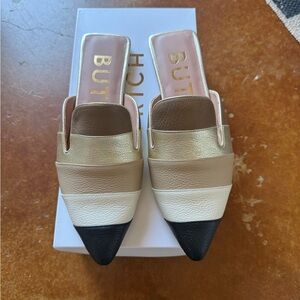 Women's Colorblock Pointed Toe Mule - Beige/Gold/Black